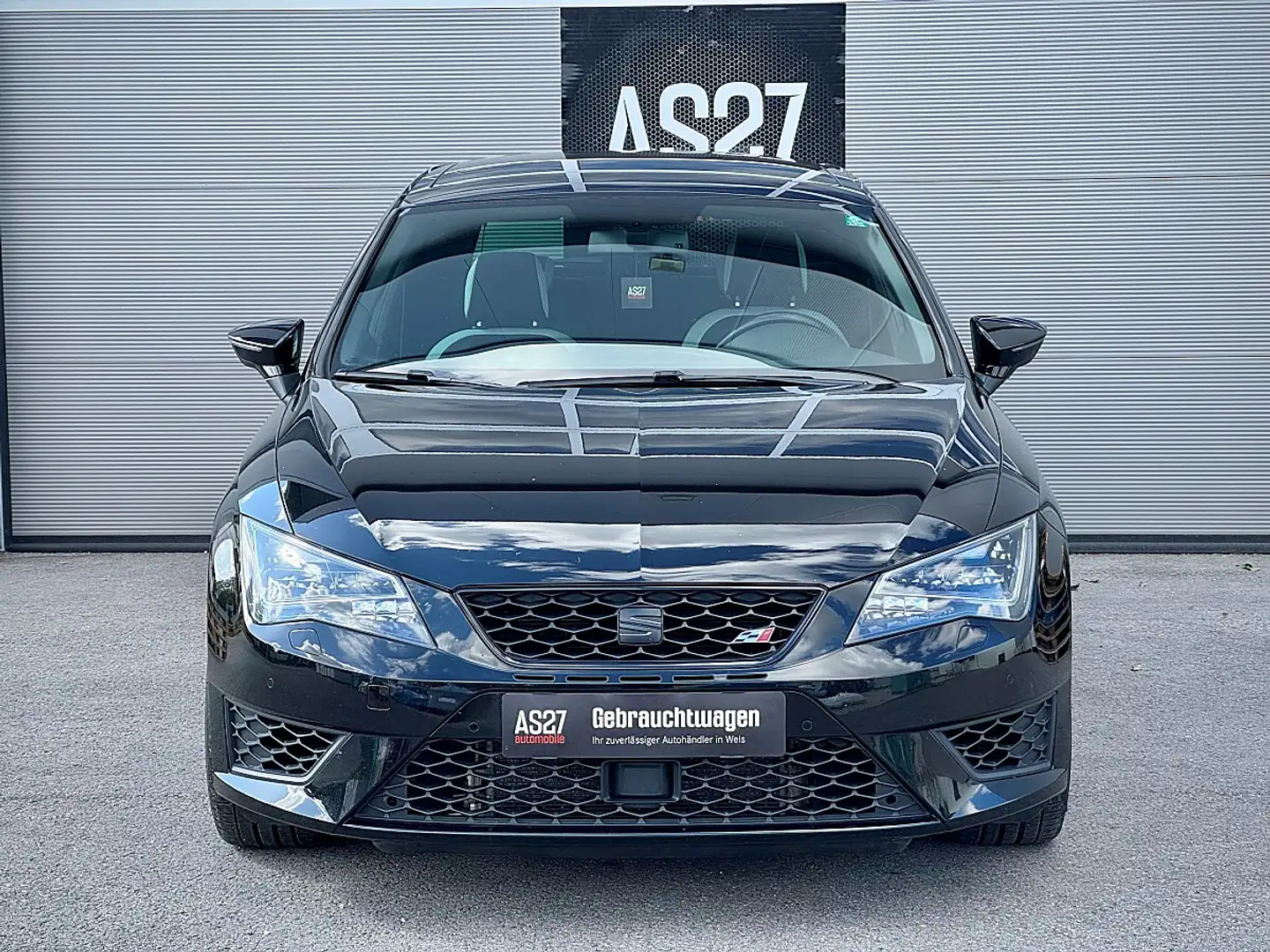 SEAT Leon Cupra 2,0 TSI DSG Schwarz - 2