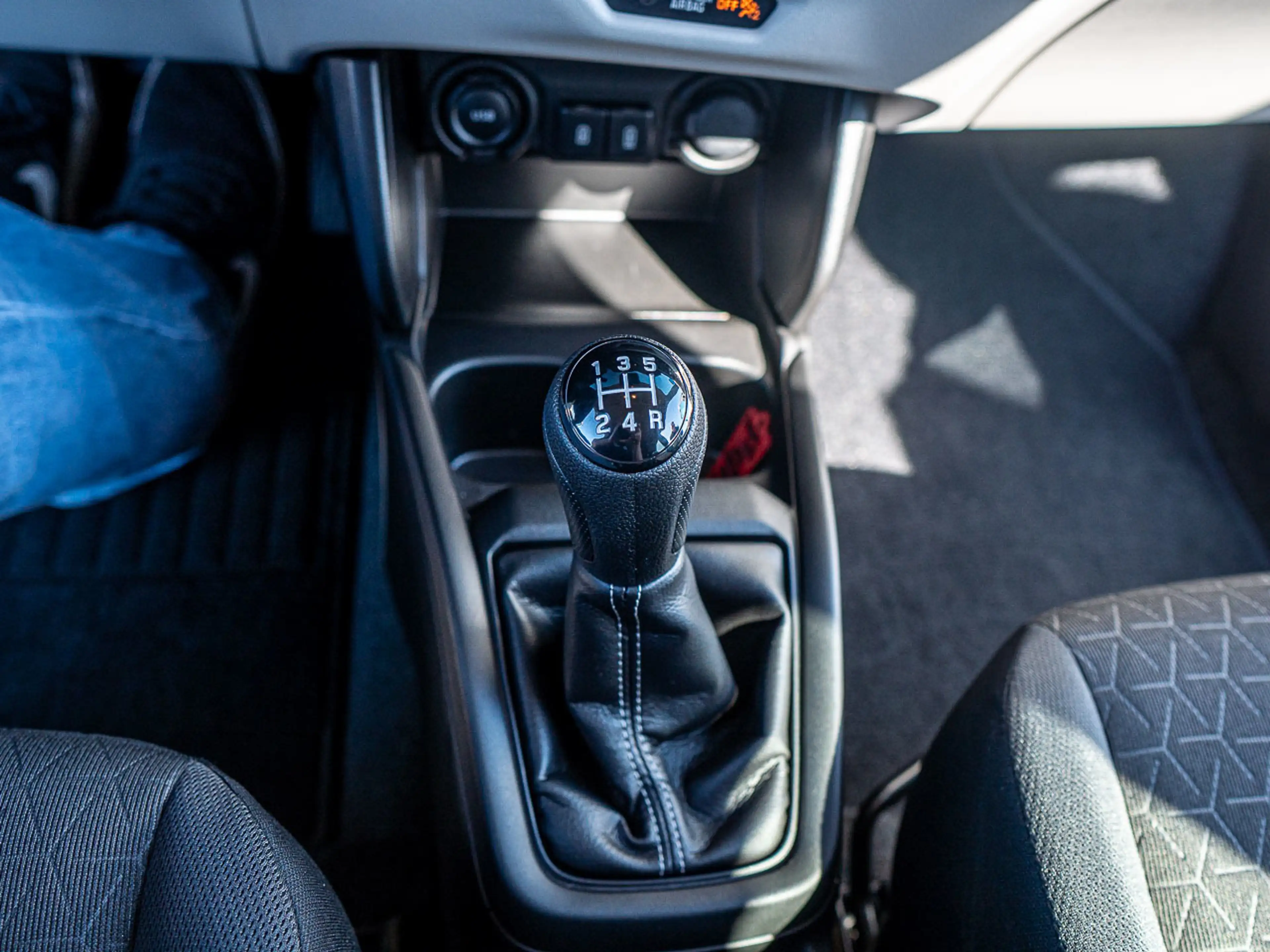Suzuki Swift Comfort Hybrid — photo 15