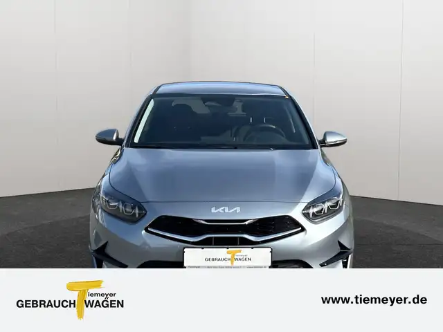 Kia Ceed view 2