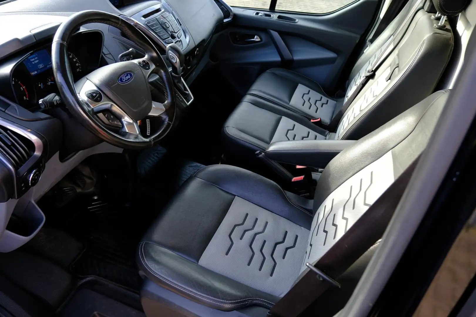 Ford Transit Custom 290 2.0 TDCI 170pk L2H1 Sport 3-pers Aut. Navi|Hal Zwart - 2