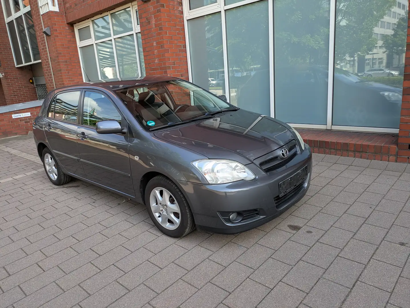 Toyota Corolla 1.6 Edition / Compact Grau - 1