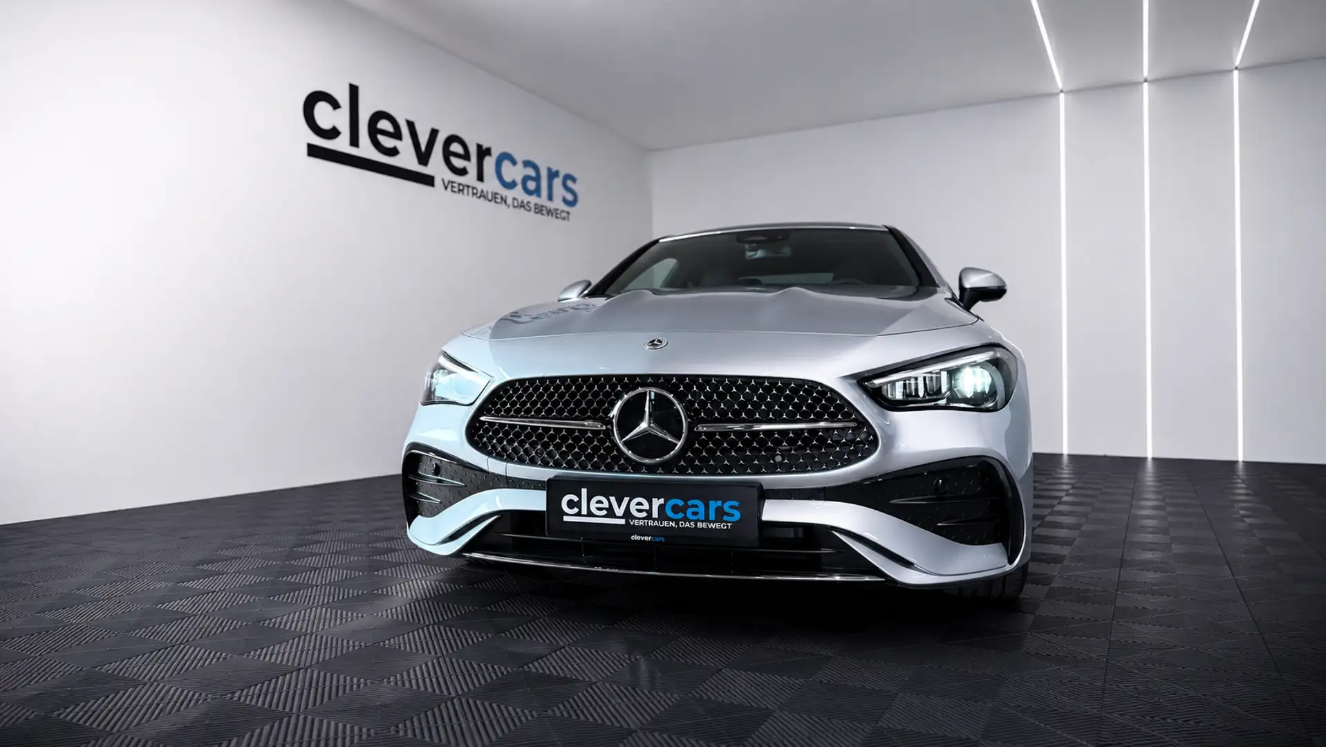 Mercedes-Benz CLE 300 Coupe  AMG Line 4Matic Silber - 2