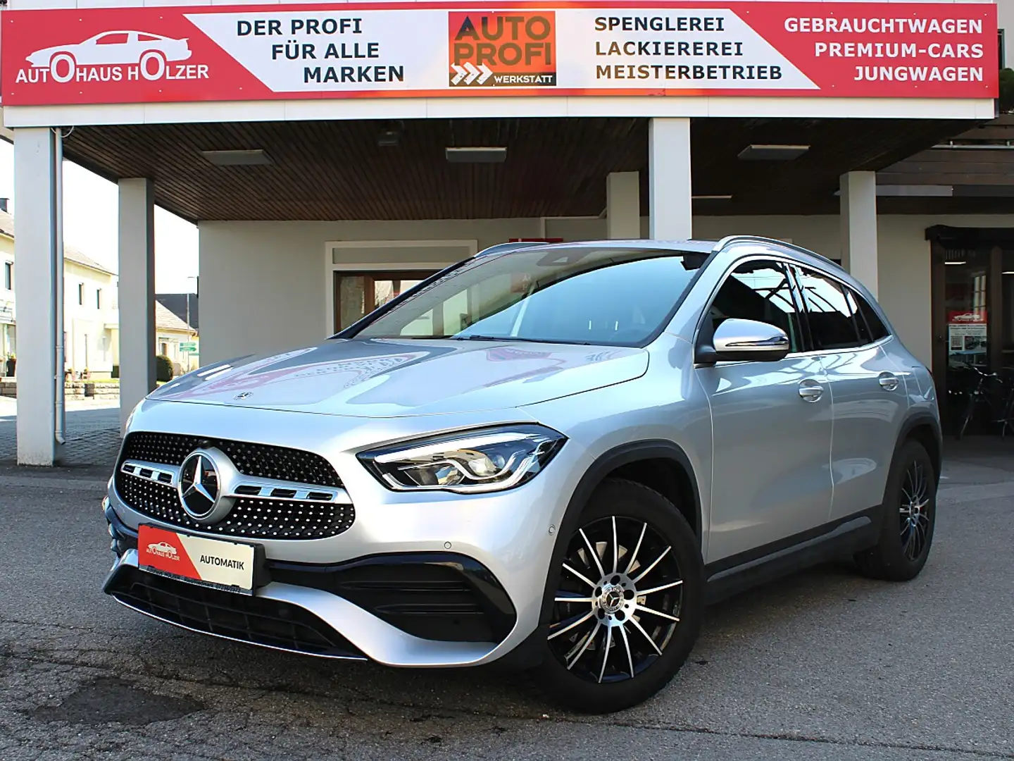 Mercedes-Benz GLA 220 d Aut. AMG-Line *TOP, LED, NAVI* Silber - 1