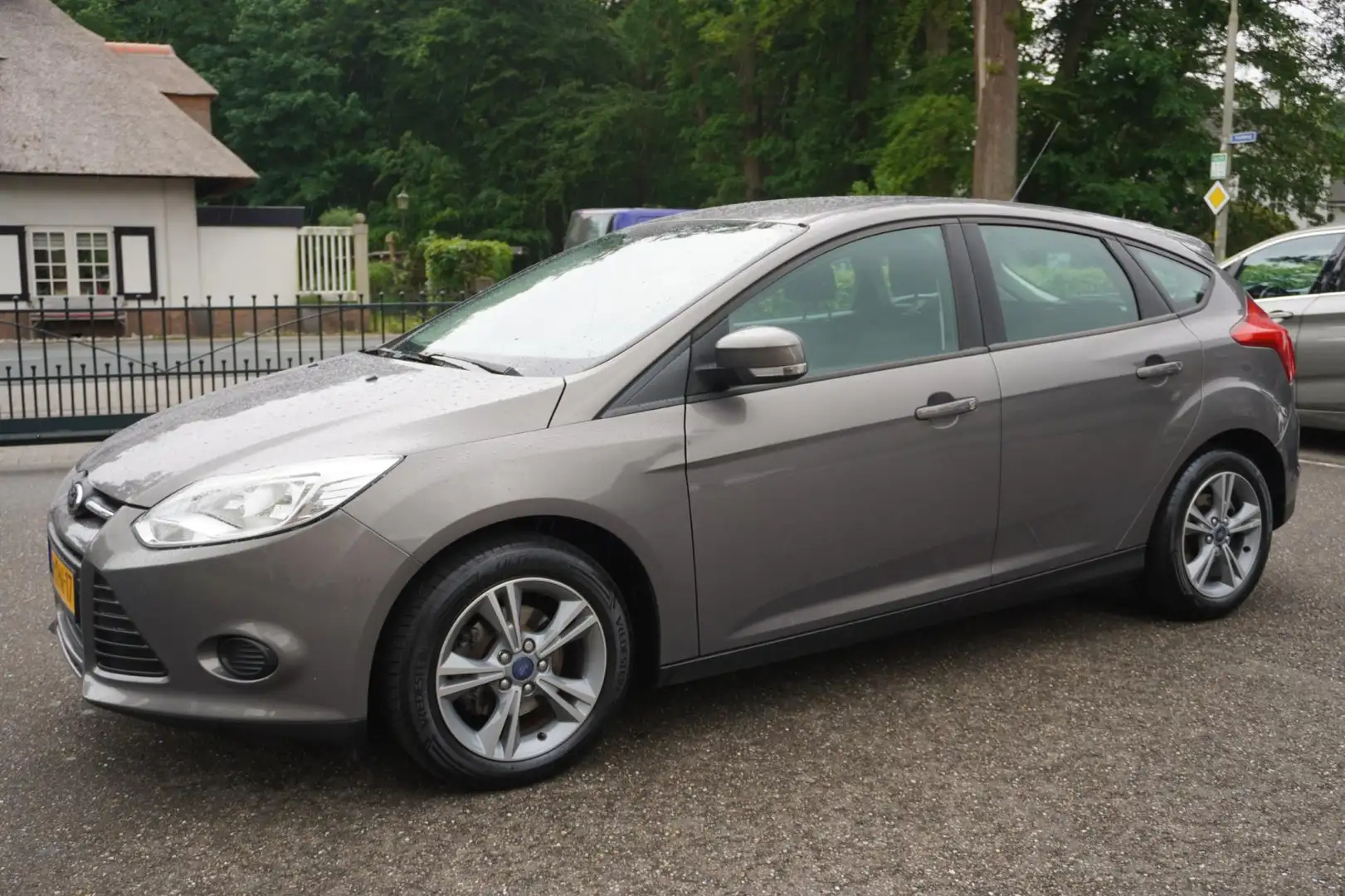 Ford Focus 1.0 EcoBoost Edition 5 Drs Airco Navi Lm Velgen Bruin - 1