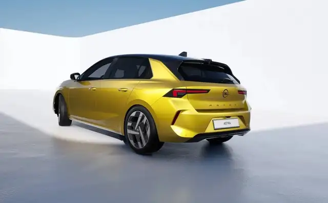 Opel Astra view 4