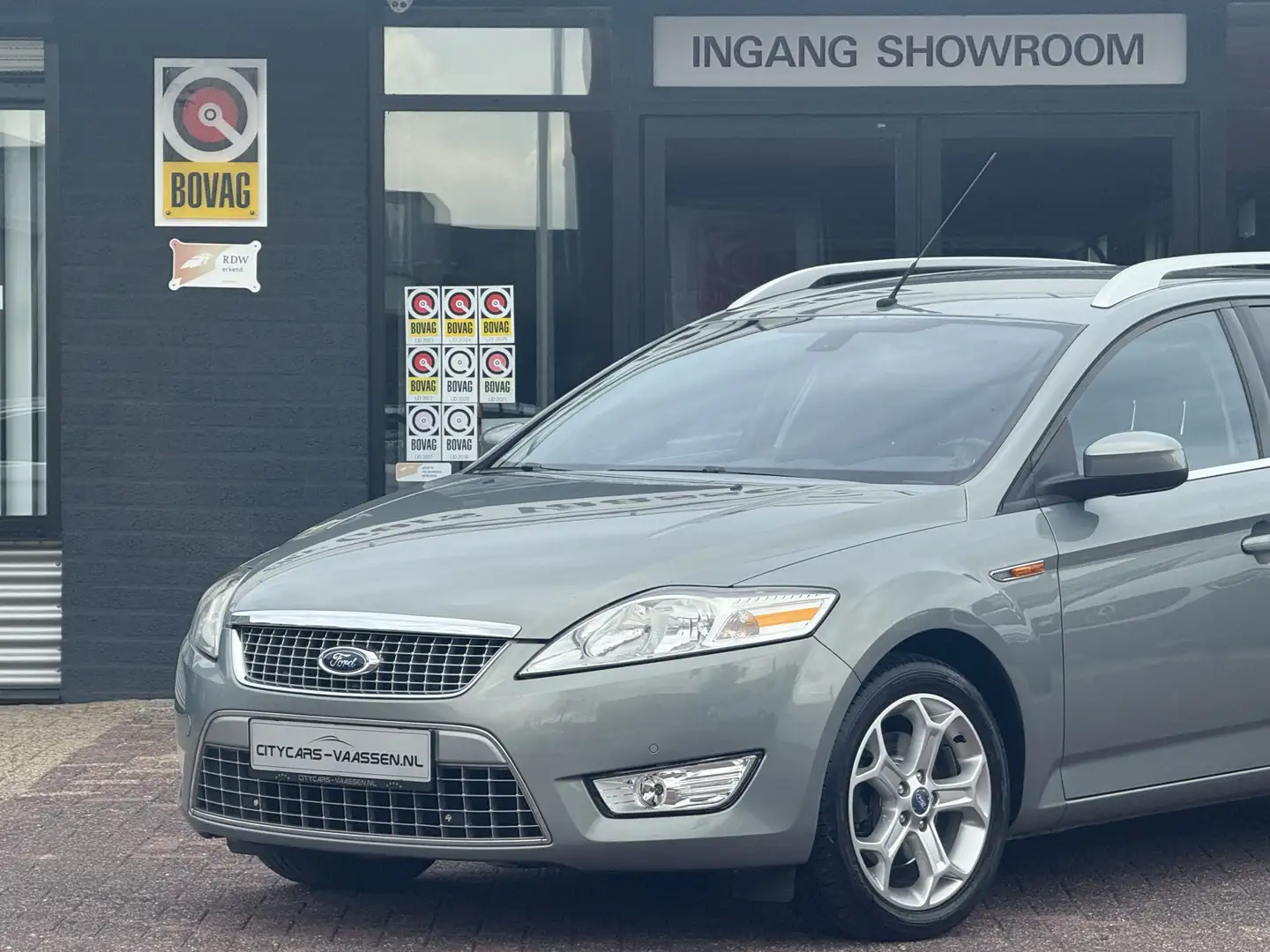 Ford Mondeo Wagon 2.0-16V Titanium 146 pk org nl auto nap logi Grijs - 2