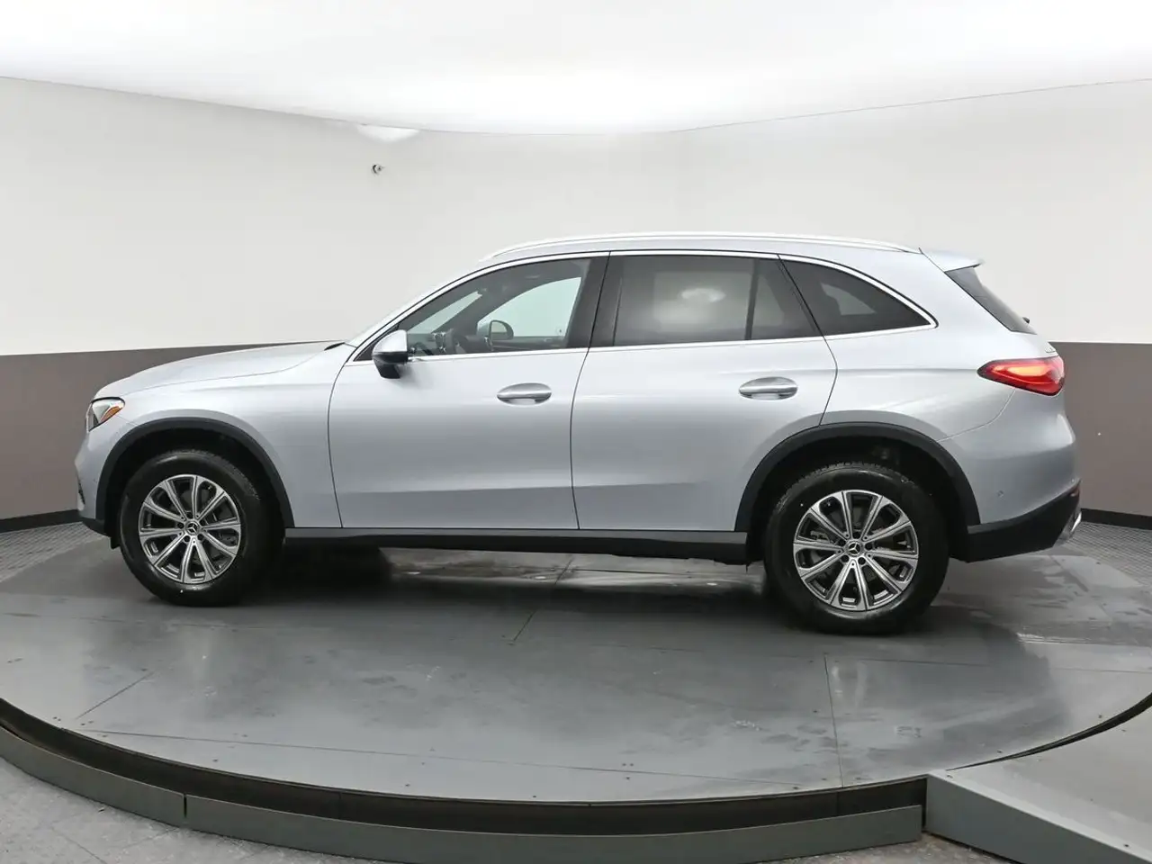 Mercedes-Benz GLC снимка Mercedes-Benz GLC