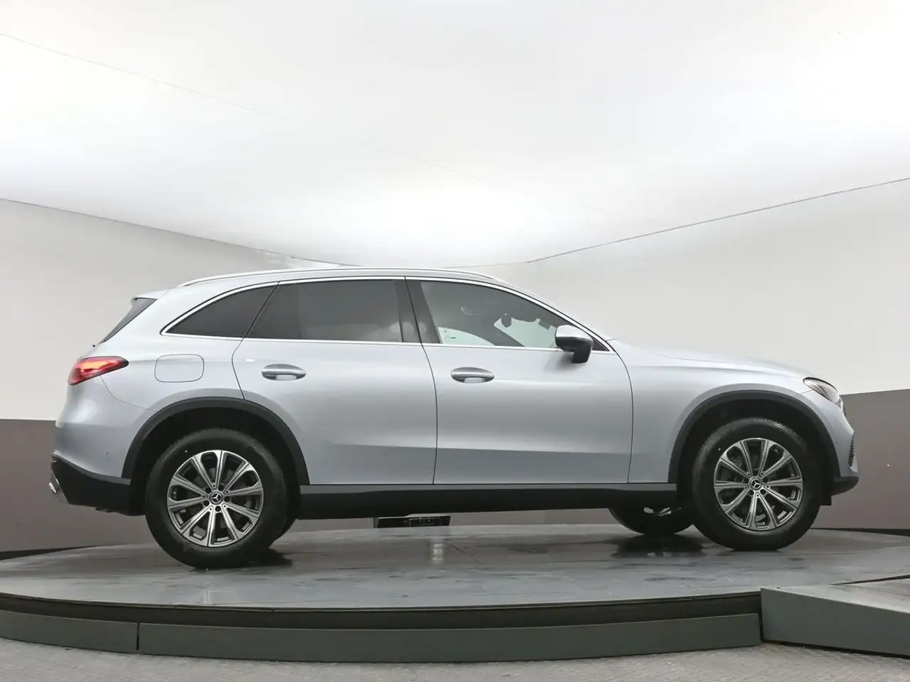 Mercedes-Benz GLC снимка Mercedes-Benz GLC