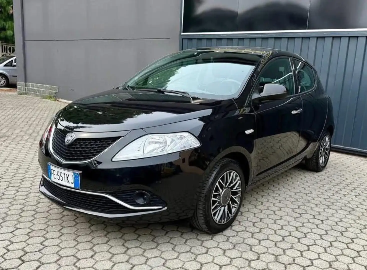 Lancia Ypsilon Ypsilon III 1.2 Benzina Platinum 69cv Neopatentati Noir - 2