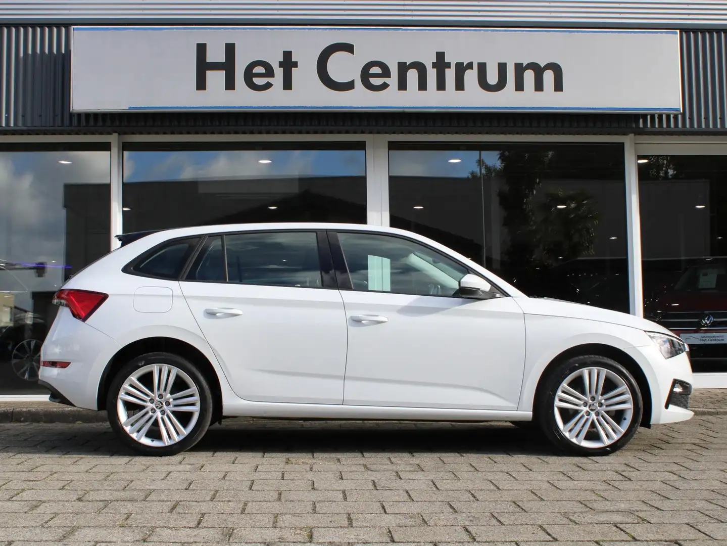 Skoda Scala 1.0 TSI 116PK Automaat Business Edition / Panorama Wit - 2