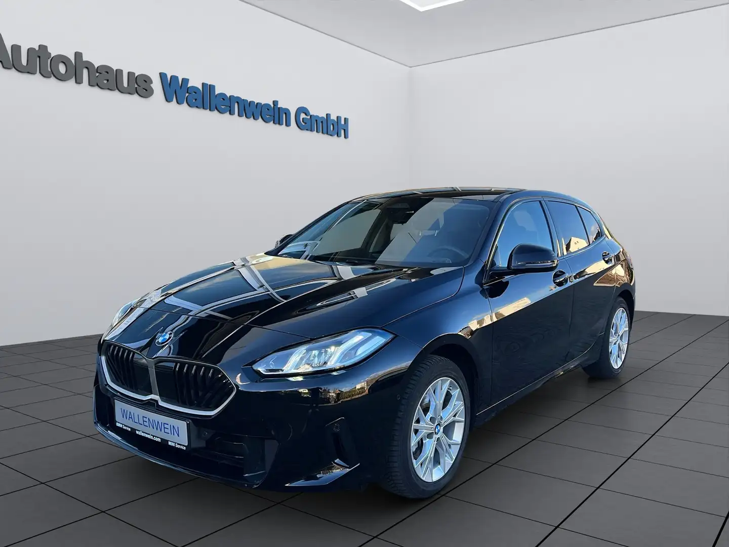 BMW 118 d Aut. F70, RFK, Ganzjahresreifen, DrivAss Schwarz - 1