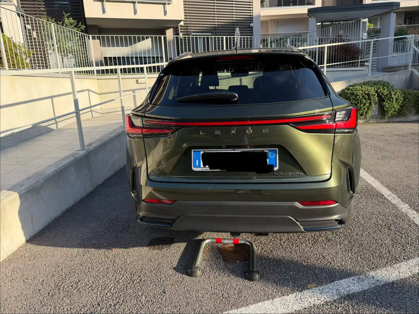 Lexus NX 200t NX II 2022 450h  2.5 phev Premium 4wd 309cv e-cvt Verde - 2