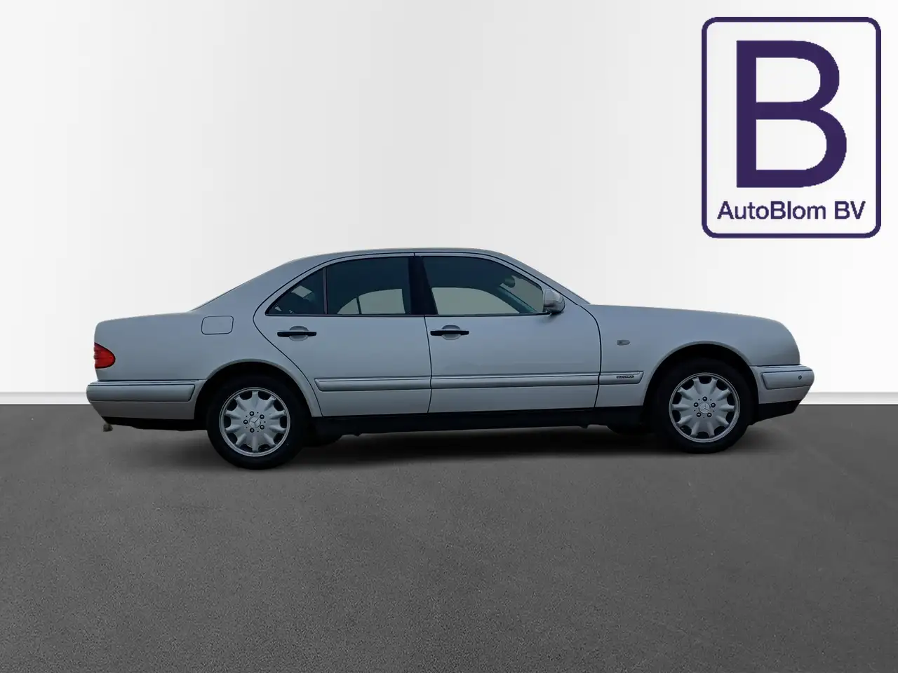 Mercedes-Benz E 280 Elegance Youngtimer in perfecte staat, foto 6