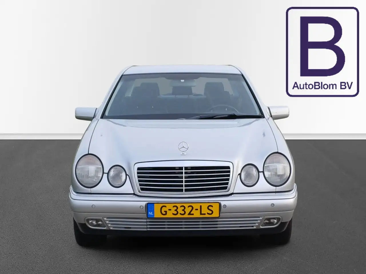 Mercedes-Benz E 280 Elegance Youngtimer in perfecte staat, foto 4