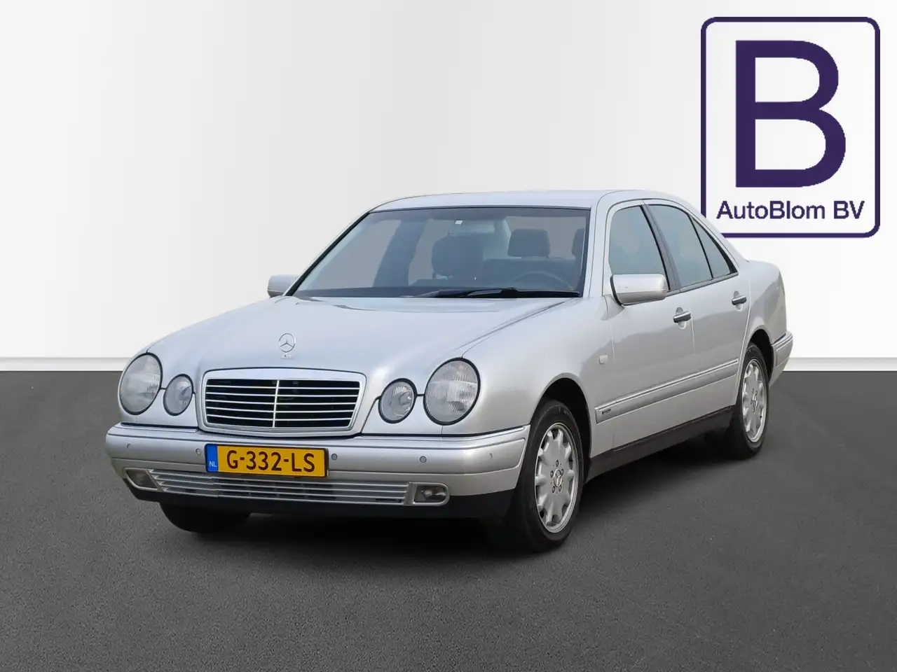 Mercedes-Benz E 280 Elegance Youngtimer in perfecte staat, foto 3