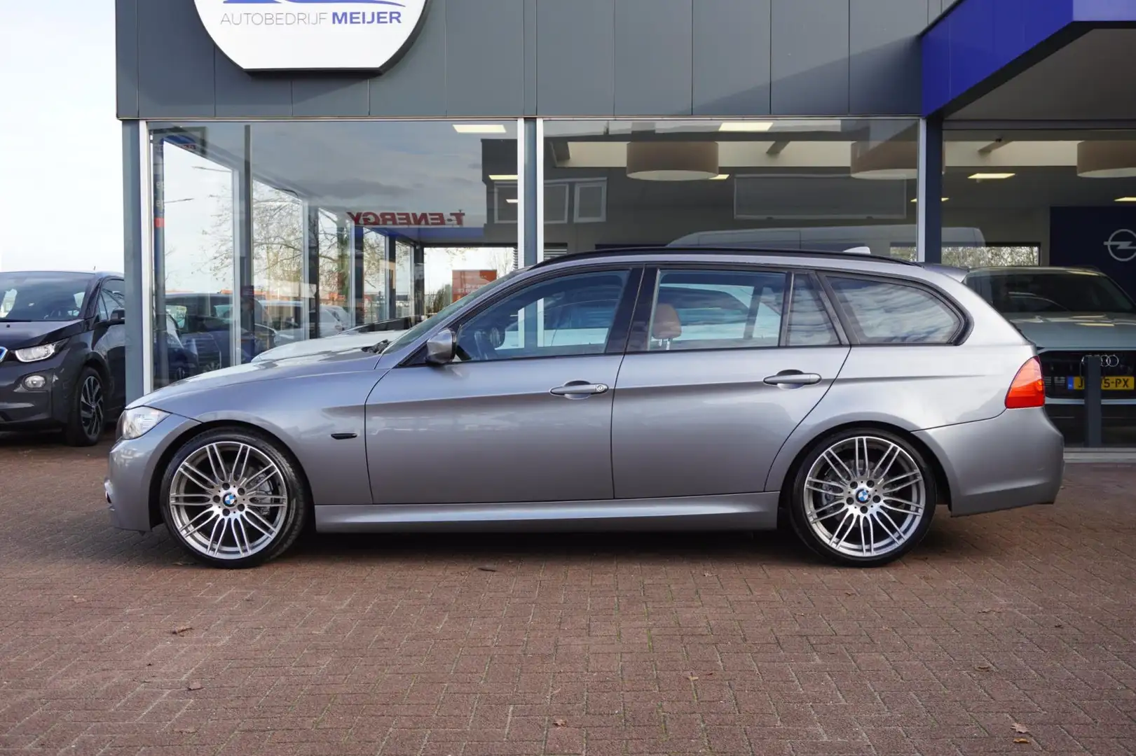BMW 318 3-serie Touring 318i Corporate Lease M Sport Editi Grau - 2
