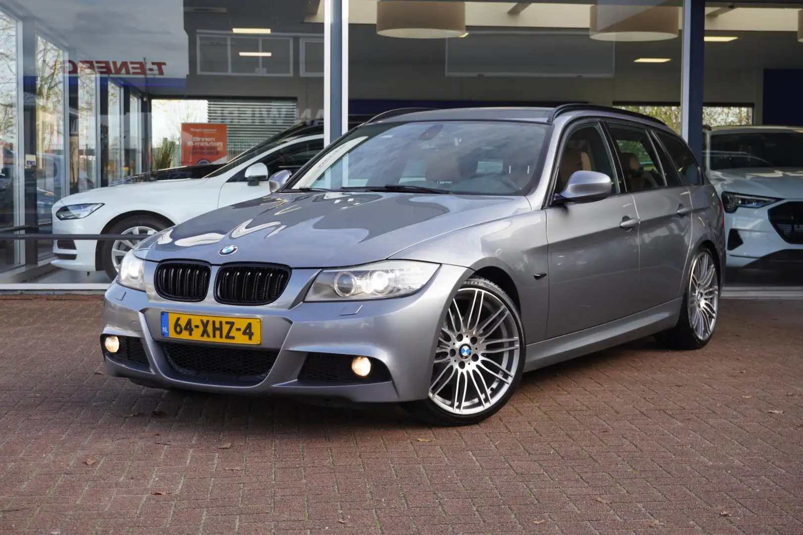 BMW 318 3-serie Touring 318i Corporate Lease M Sport Editi Grau - 1