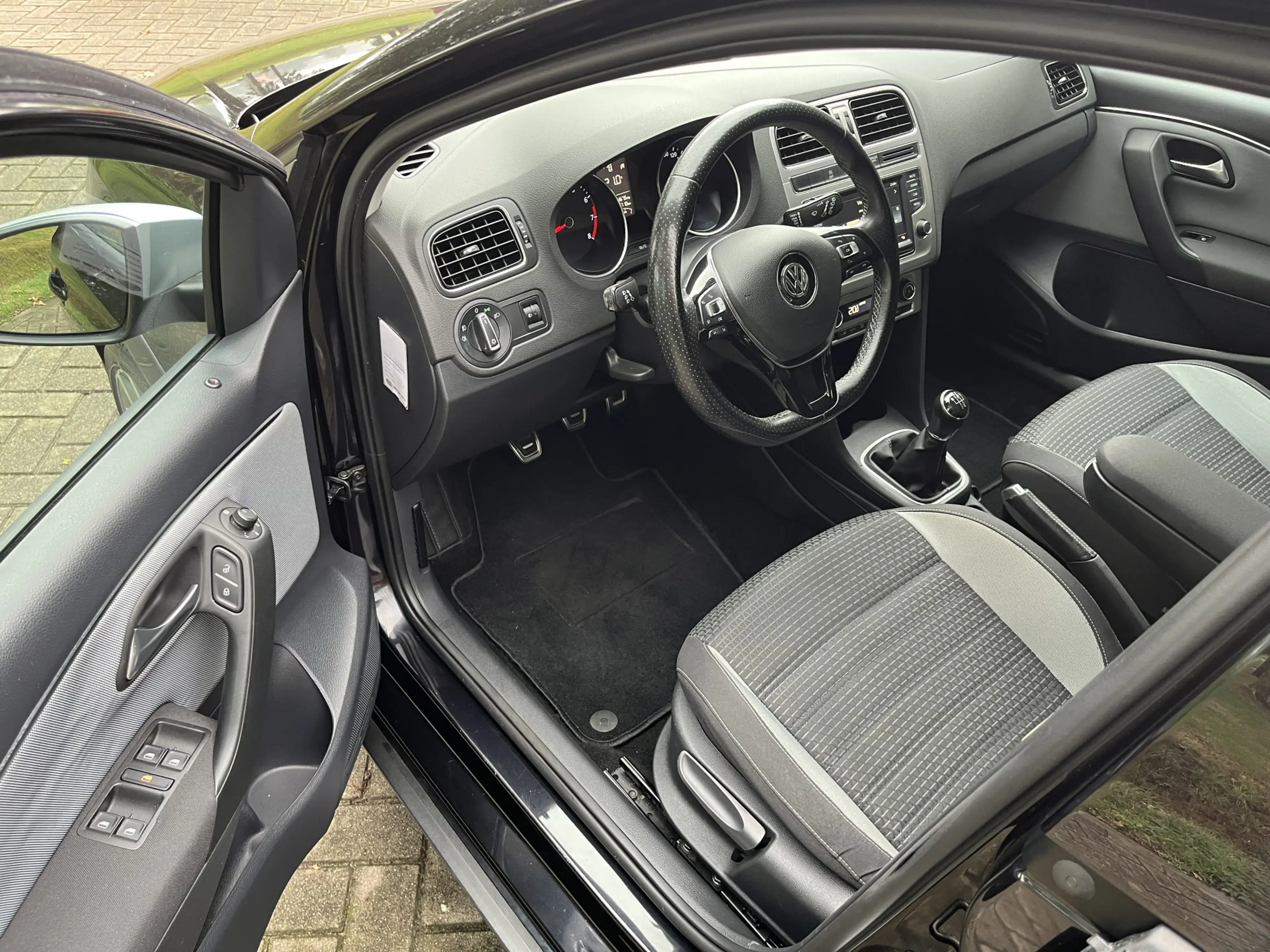 Volkswagen Polo Cross 1.2 TSI | BLUETOOTH | CLIMA | CRUISE | DAB | TREKH — photo 4