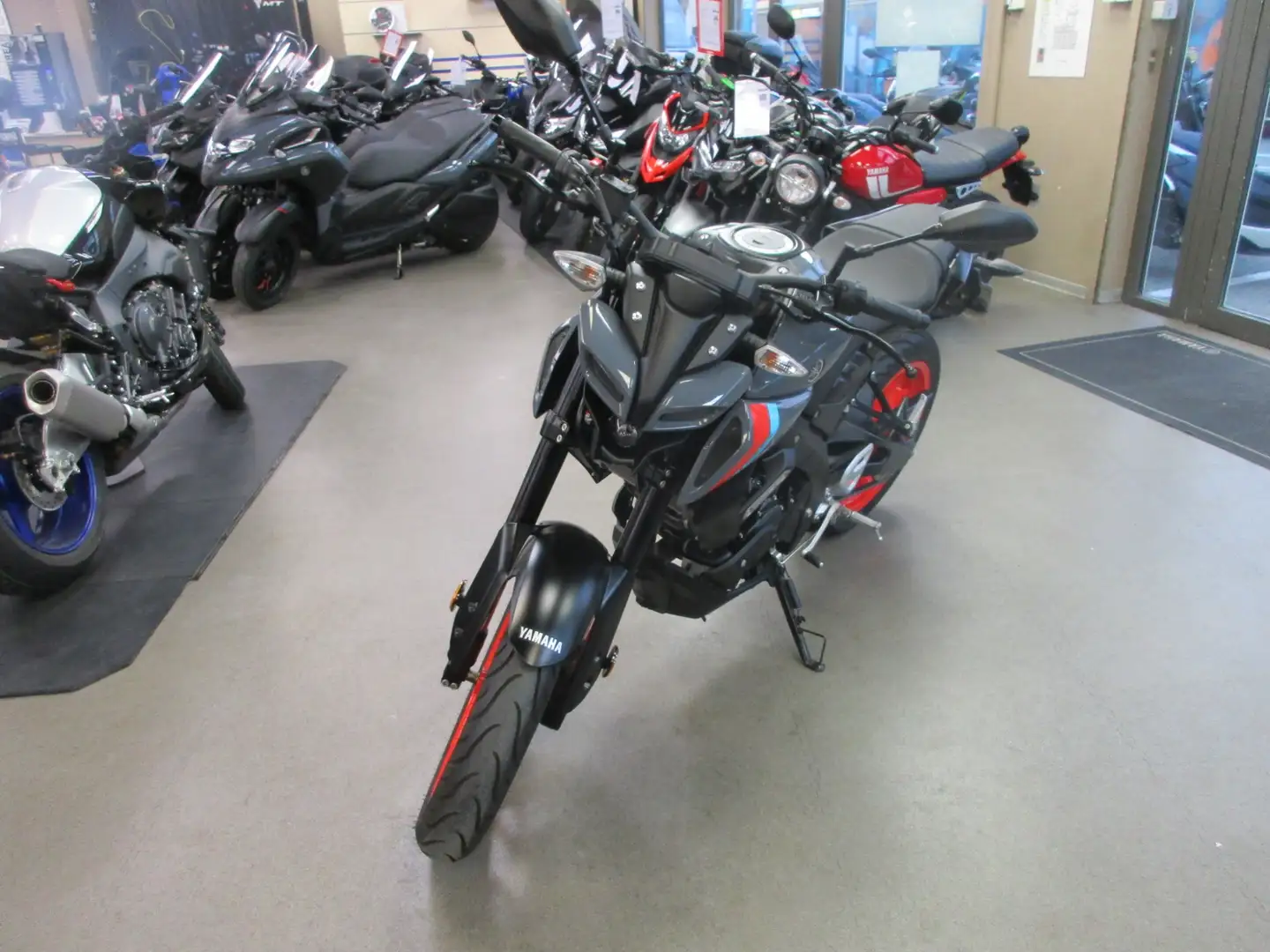 Yamaha MT-125 Gris - 2