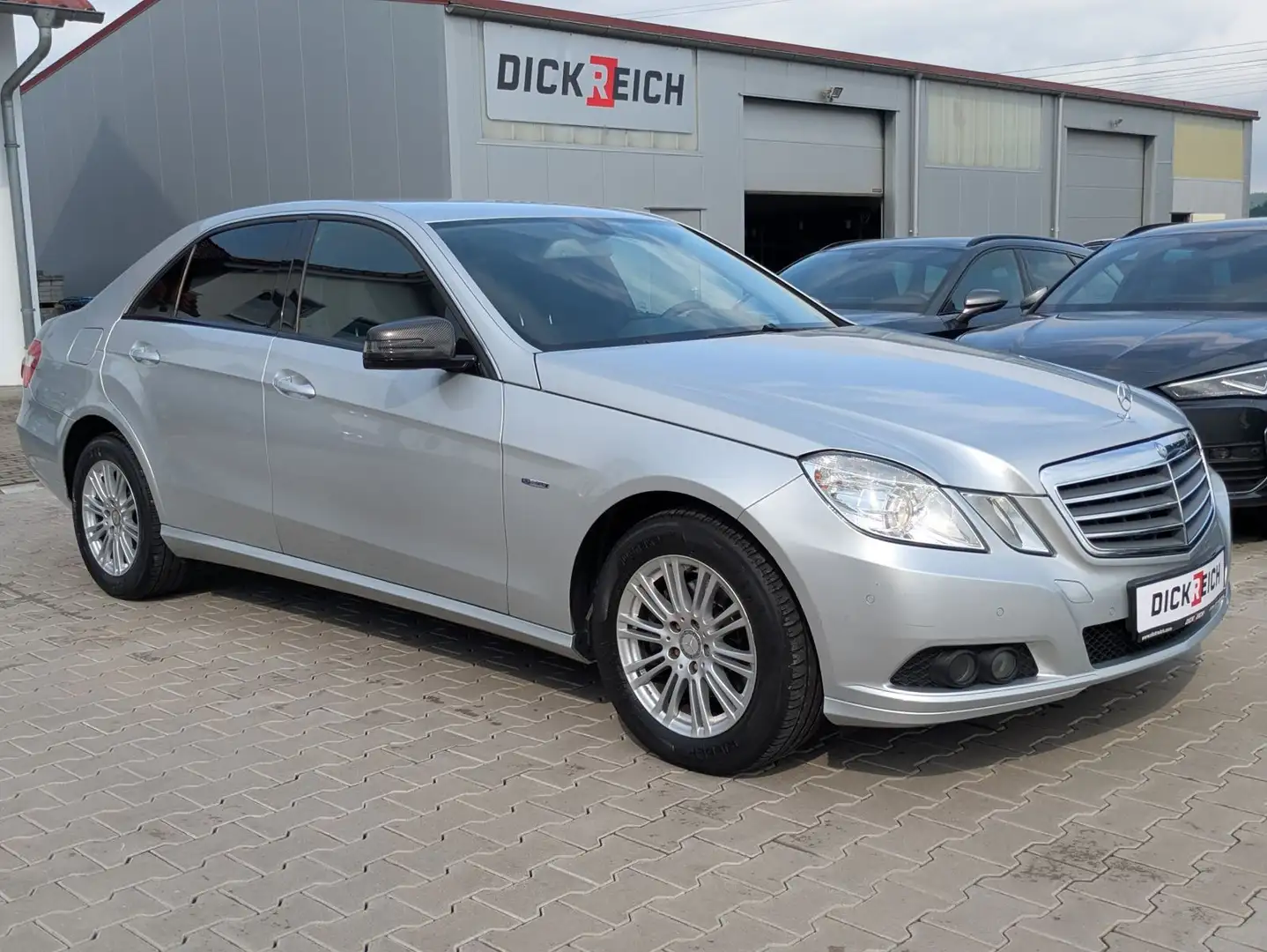 Mercedes-Benz E 200 CGI BlueEfficiency TEMP*PDC*SHZ*BLUETOOTH Срібний - 1