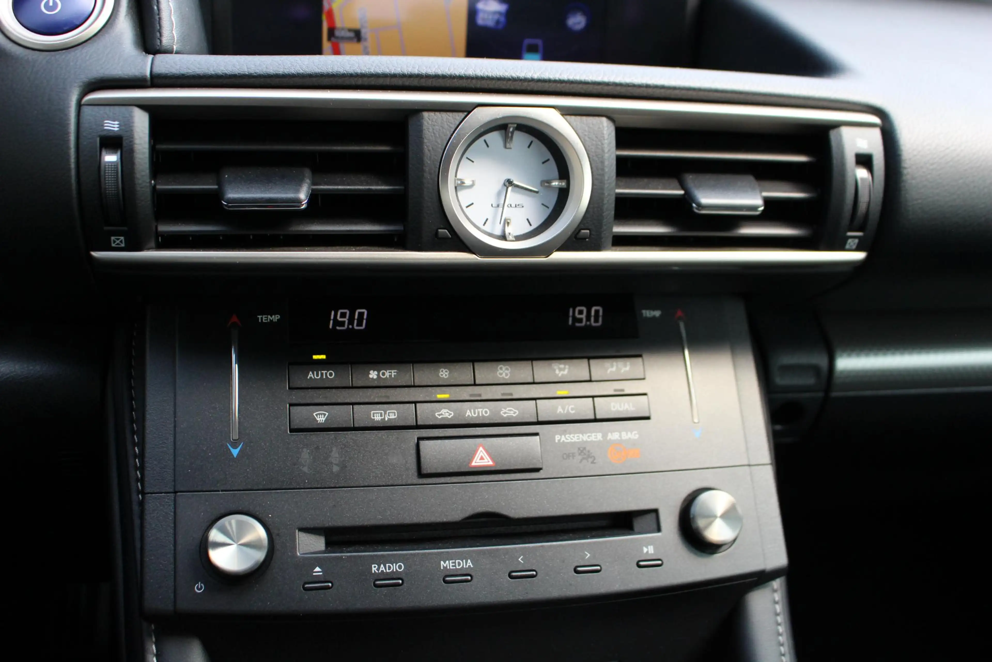 Lexus RC 300h F SPORT Line NL-AUTO — photo 30