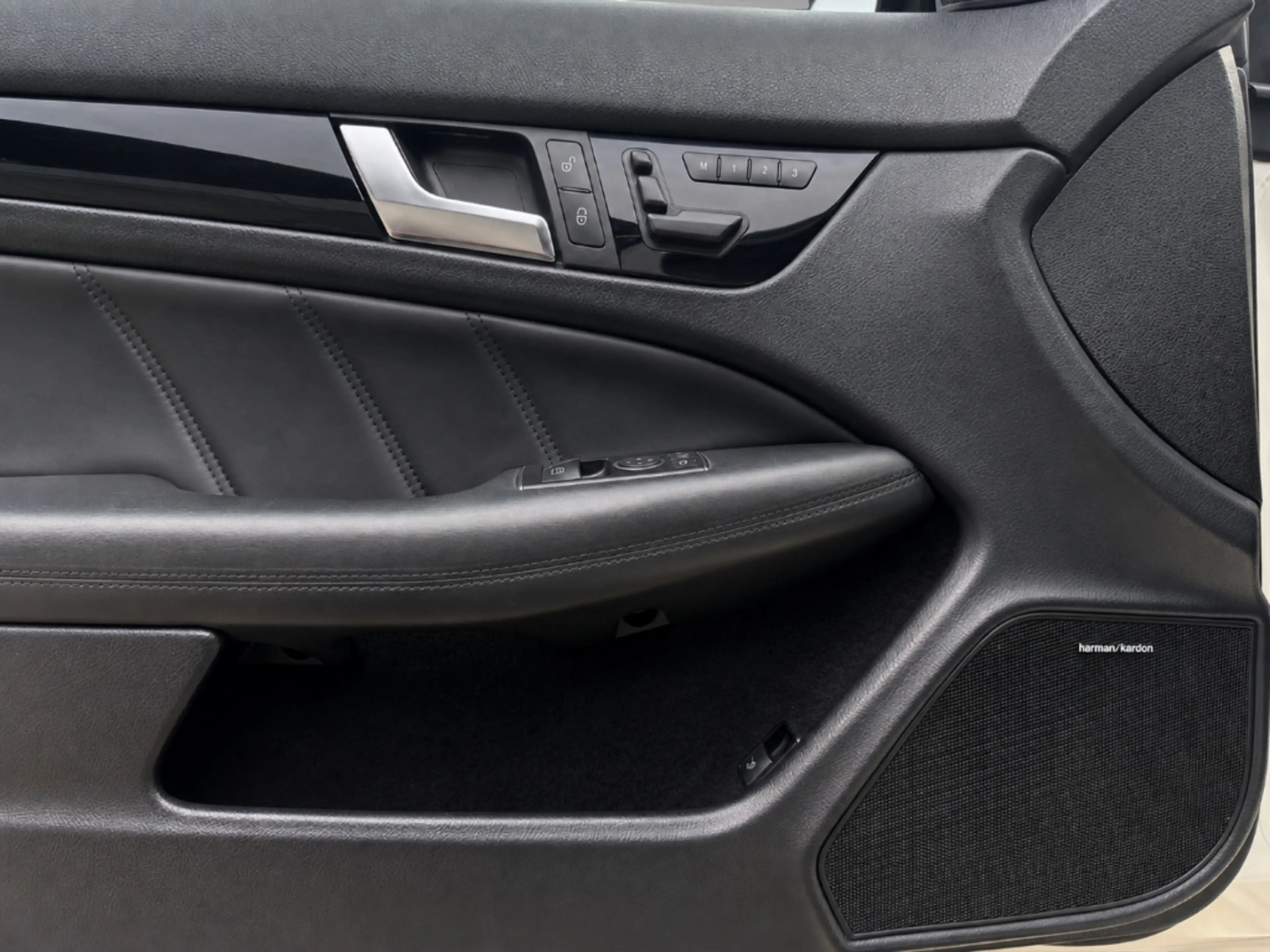 Mercedes-Benz C 63 AMG Coupe PP SOUND PANO TEMP SHZ ACTOP — photo 14