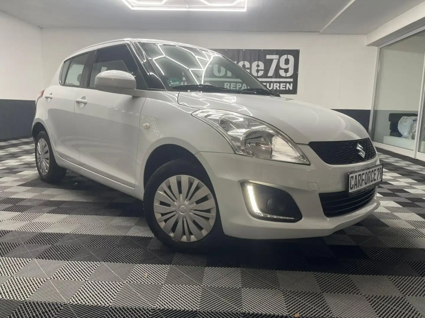 Suzuki Swift Club 4x4 KLIMA TEMPOMAT SITZHEIZUNG ISOFIX Klima Weiß - 1