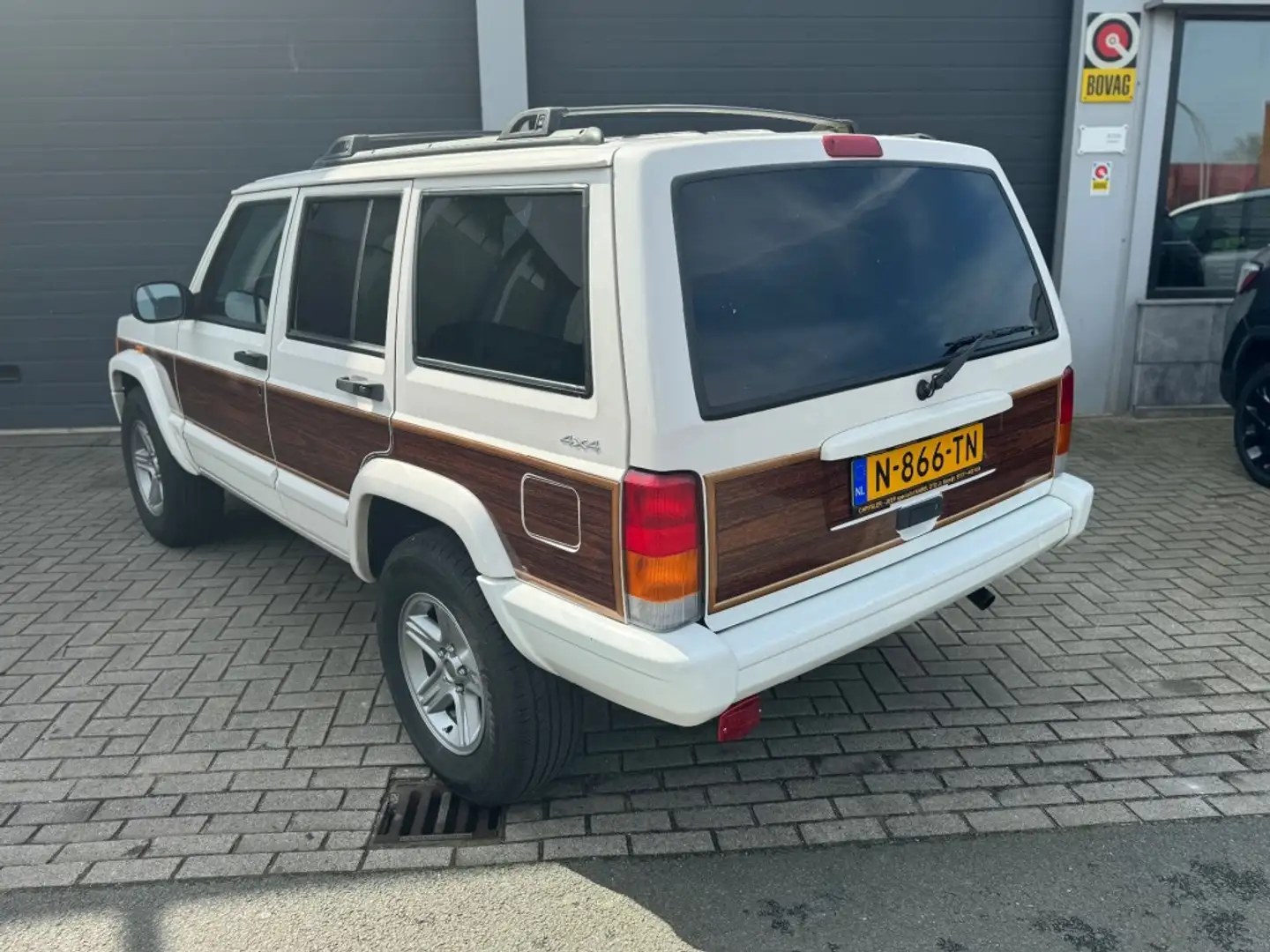 Jeep Cherokee 4.0i LIMITED Wit - 2