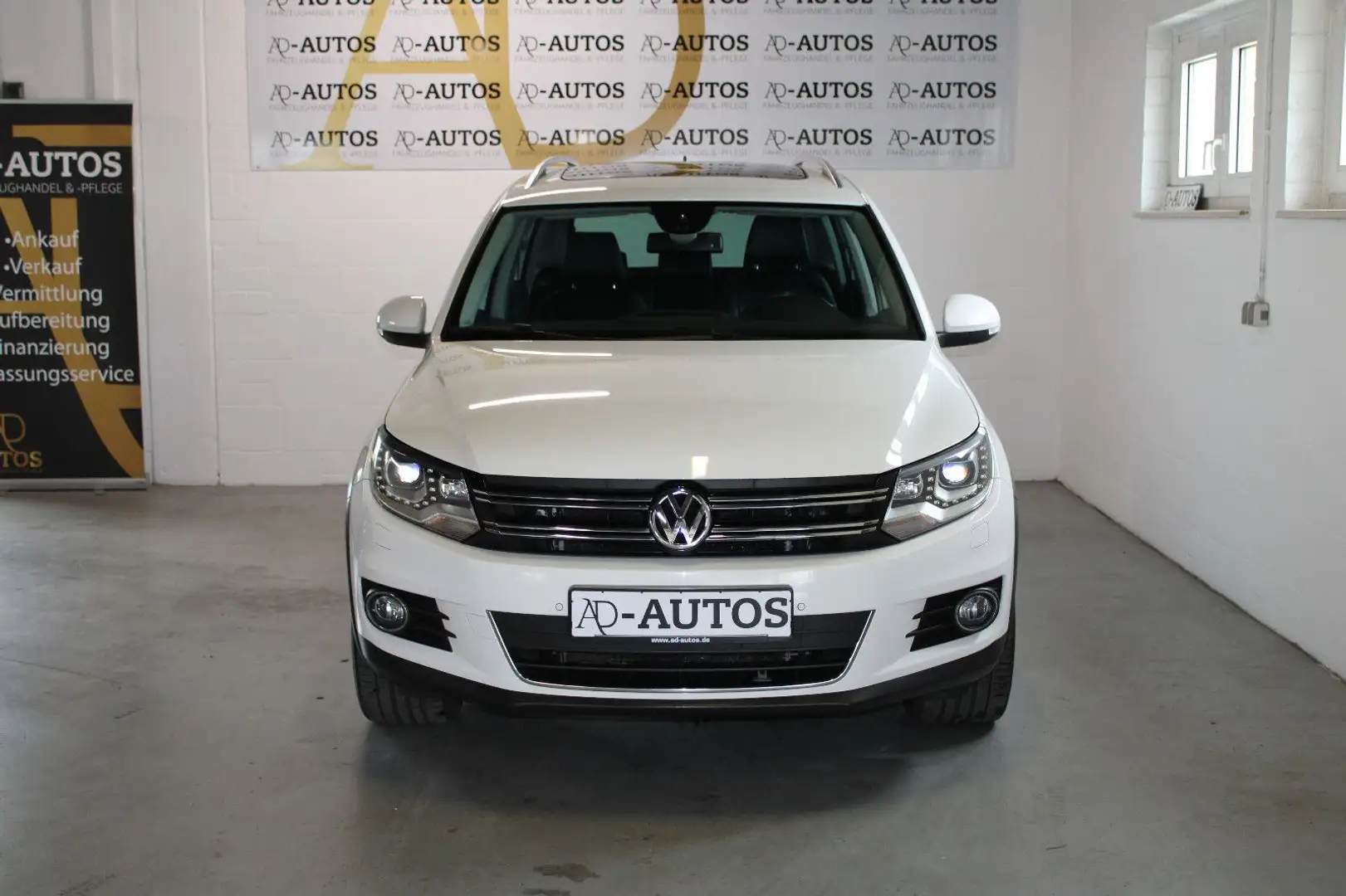 Volkswagen Tiguan Sport & Style BMT 4Motion+PANO+STHZ+u.v.m Wit - 2