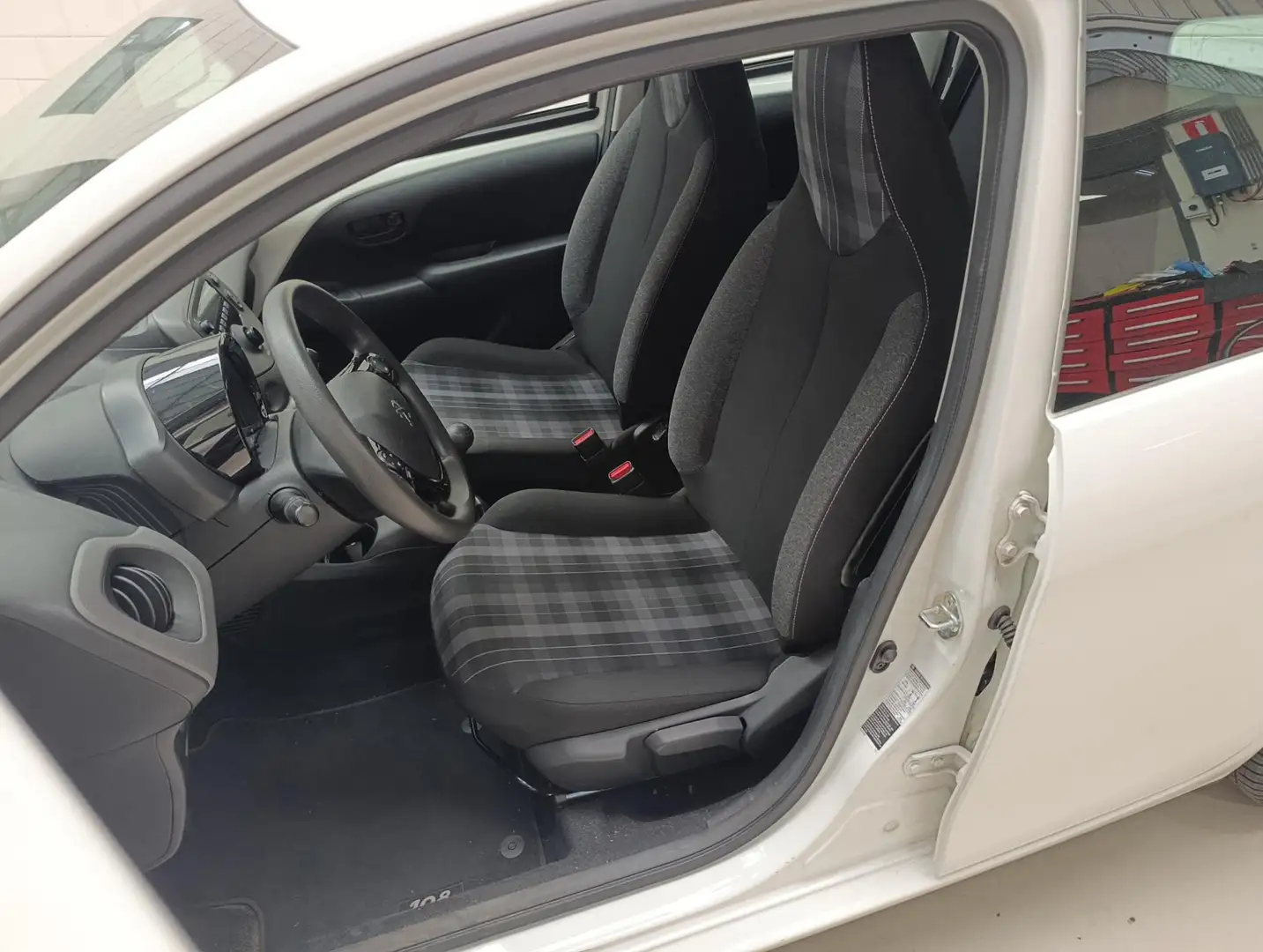 Peugeot 108 1.0 e-VTi Active Airco | Audio | Pdc | Cv  | Elekt Wit - 2