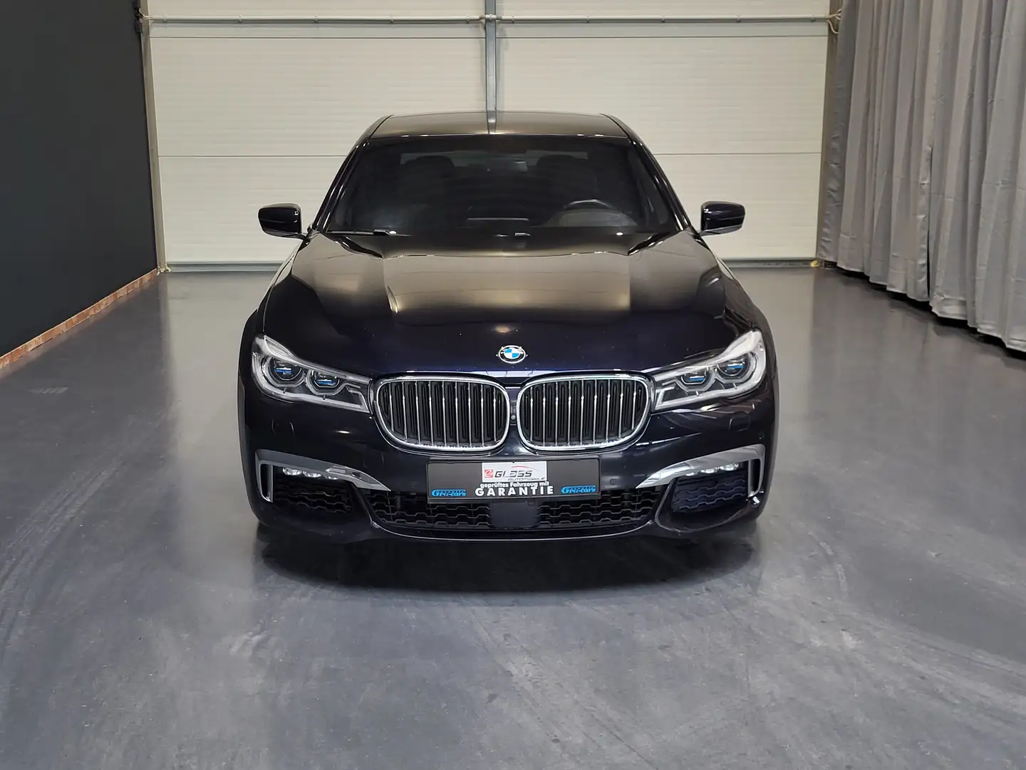 BMW 750 d xDrive M-Paket *TOP Ausstattung* Černá - 2
