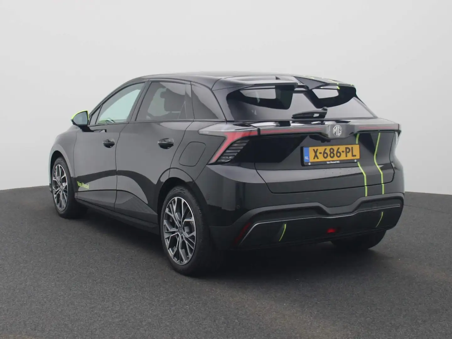 MG MG4 Electric Long Range Luxury 64 kWh | WLTP 435 KM| 1 Zwart - 2