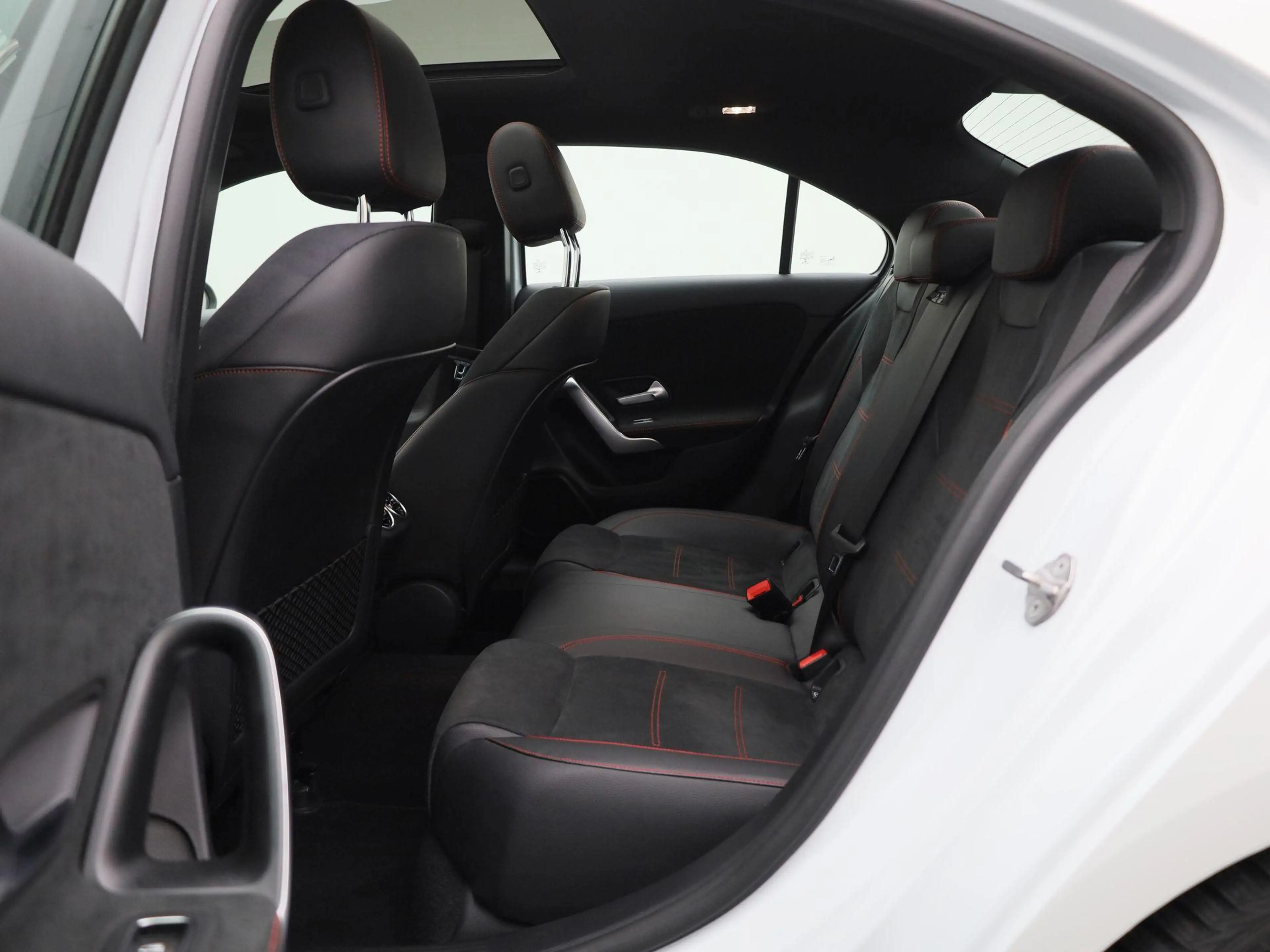 Mercedes-Benz A 200 Business Solution AMG | Wordt Verwacht | Apple Car — photo 13
