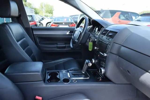 Volkswagen Touareg view 11