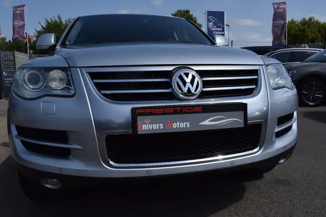 Volkswagen Touareg view 6
