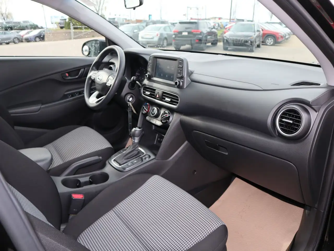Hyundai KONA снимка Hyundai KONA