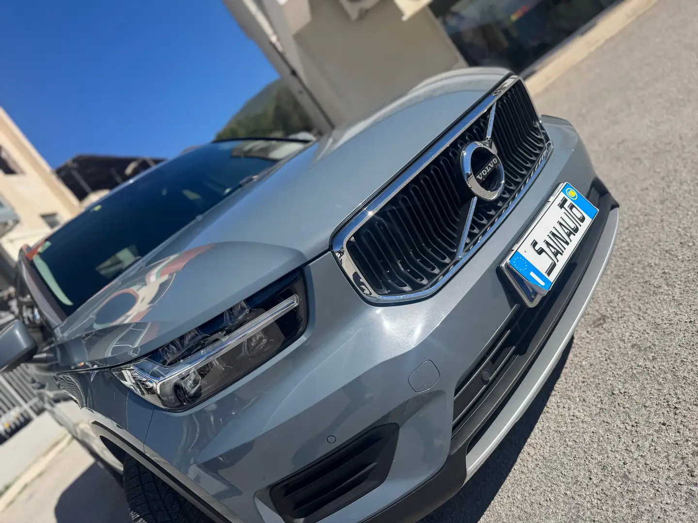 Volvo XC40 XC40 2.0 d3 R-design awd Geartronic GARANZIA Grijs - 2