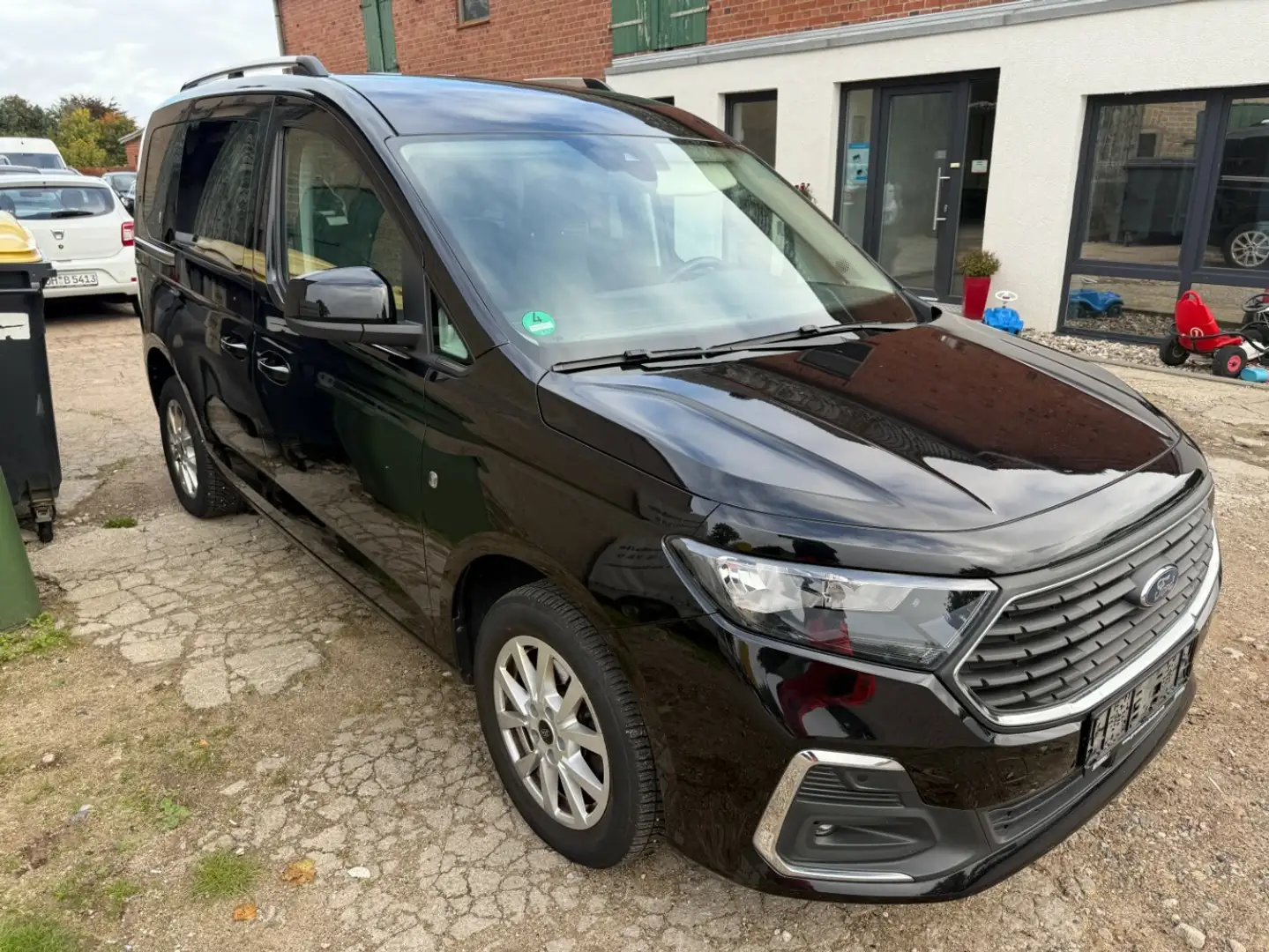 Ford Tourneo Connect 2,0D Titanium Noir - 1