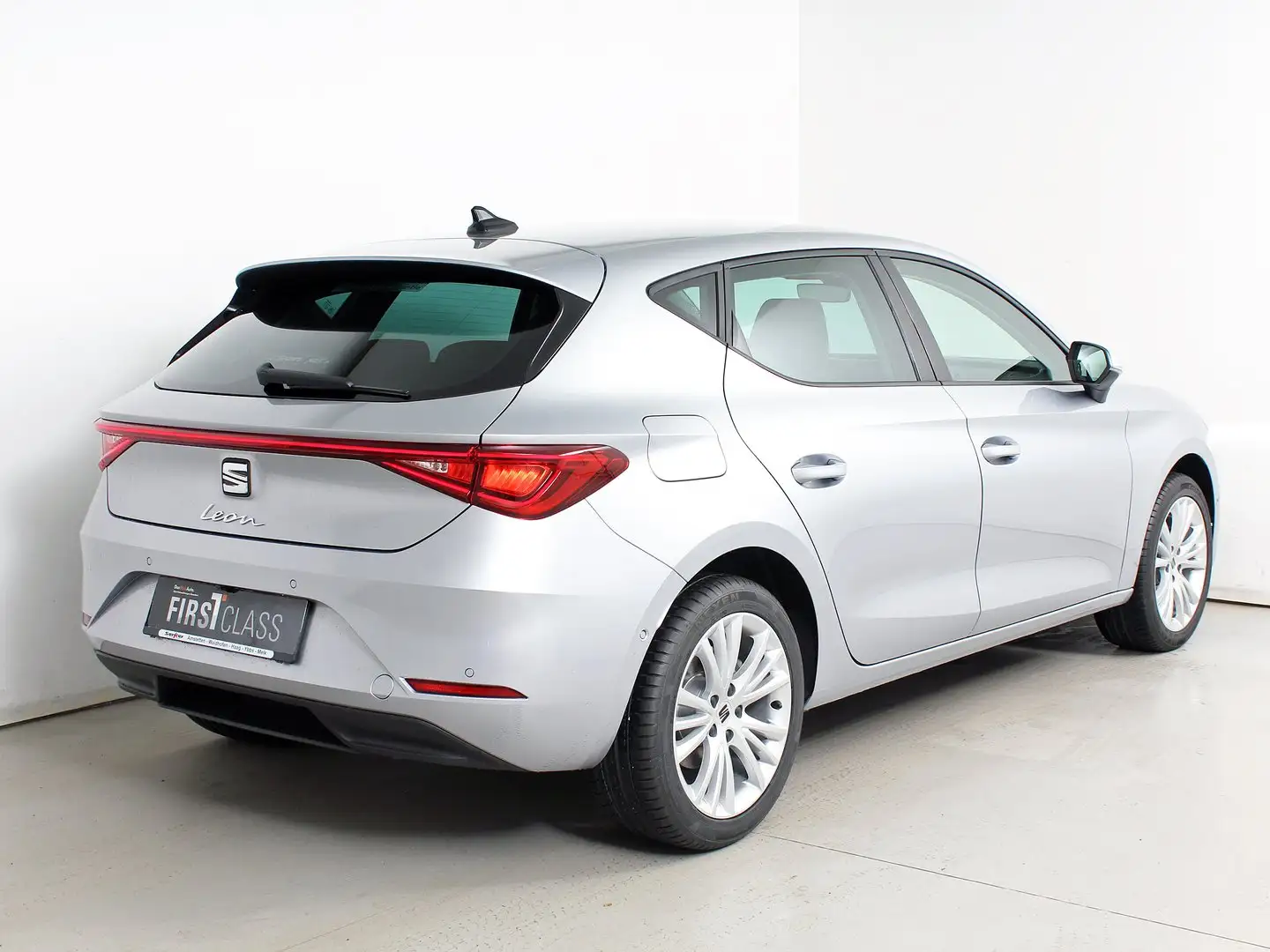 SEAT Leon Style 1.0 TSI 110 PS Argent - 2