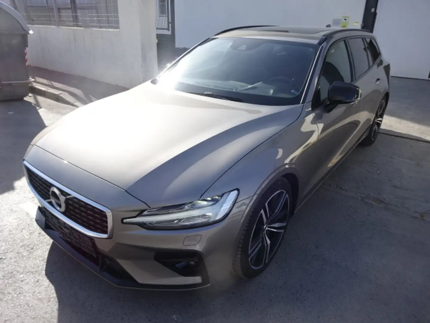Volvo V60 D4 R-Design Aut. Gris - 1