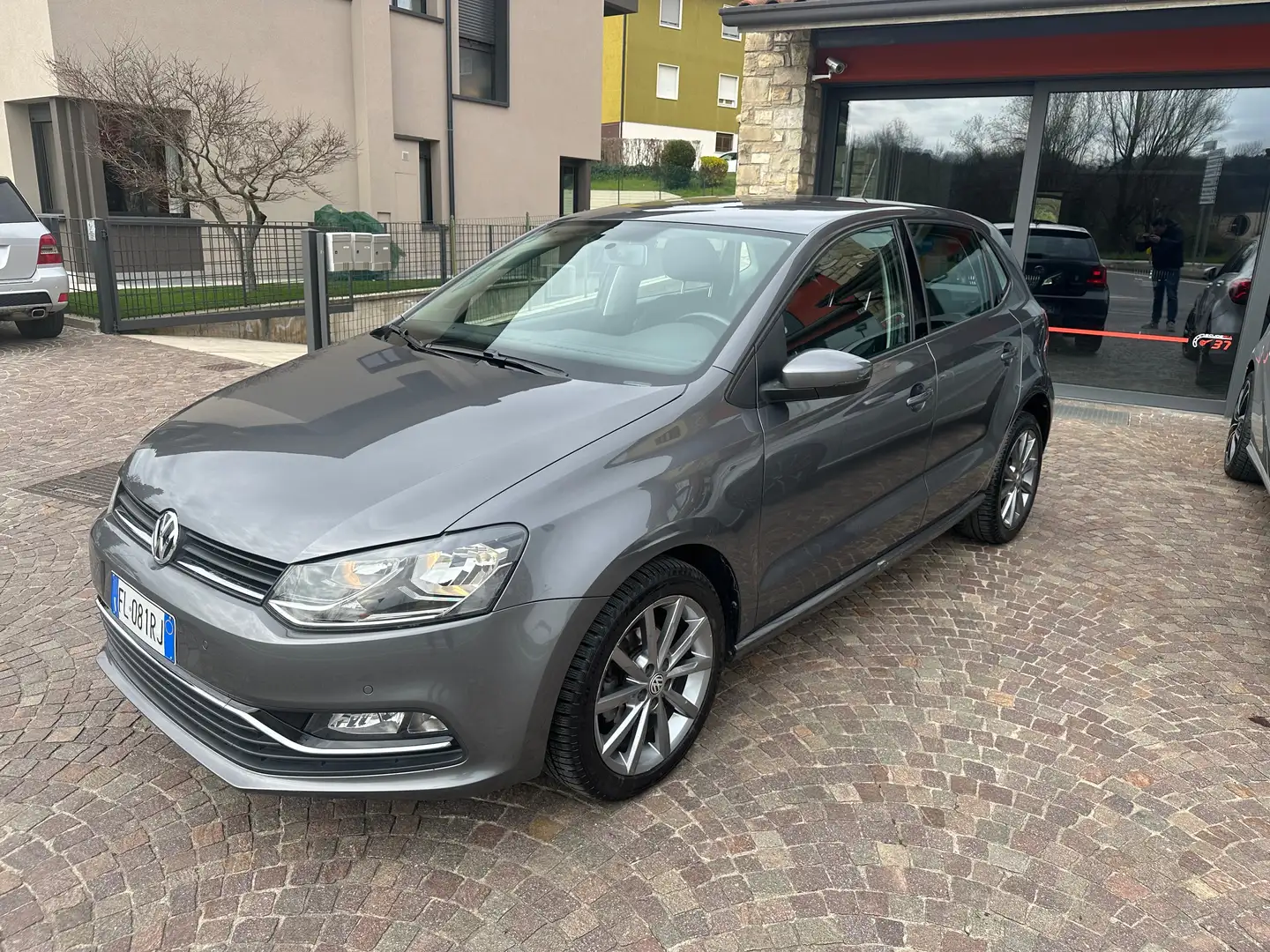 Volkswagen Polo Polo 5p 1.4 tdi bm Highline 90cv dsg Grijs - 2