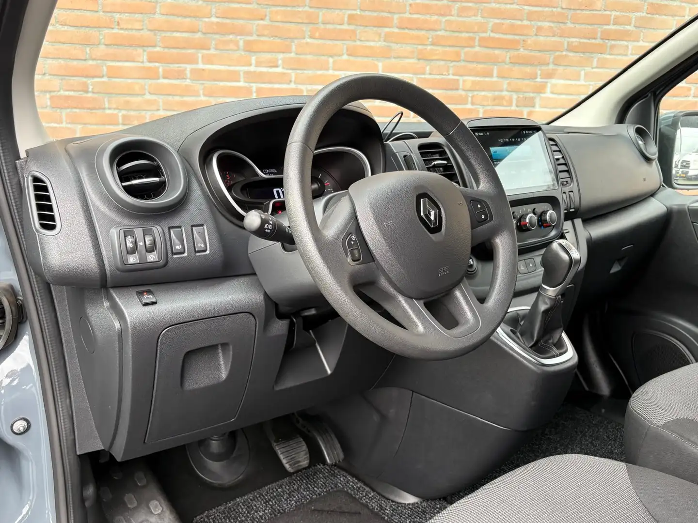 Renault Trafic 2.0dCi 145PK Aut. Lang / Carplay / Cruisecontrol / Grijs - 2