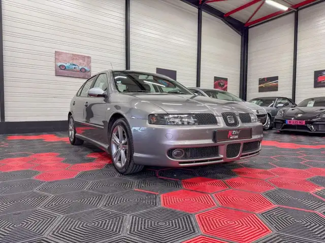 SEAT Leon FR TOP SPORT 1.9 TDI 150 BVM 1ERE MAIN SUIVI