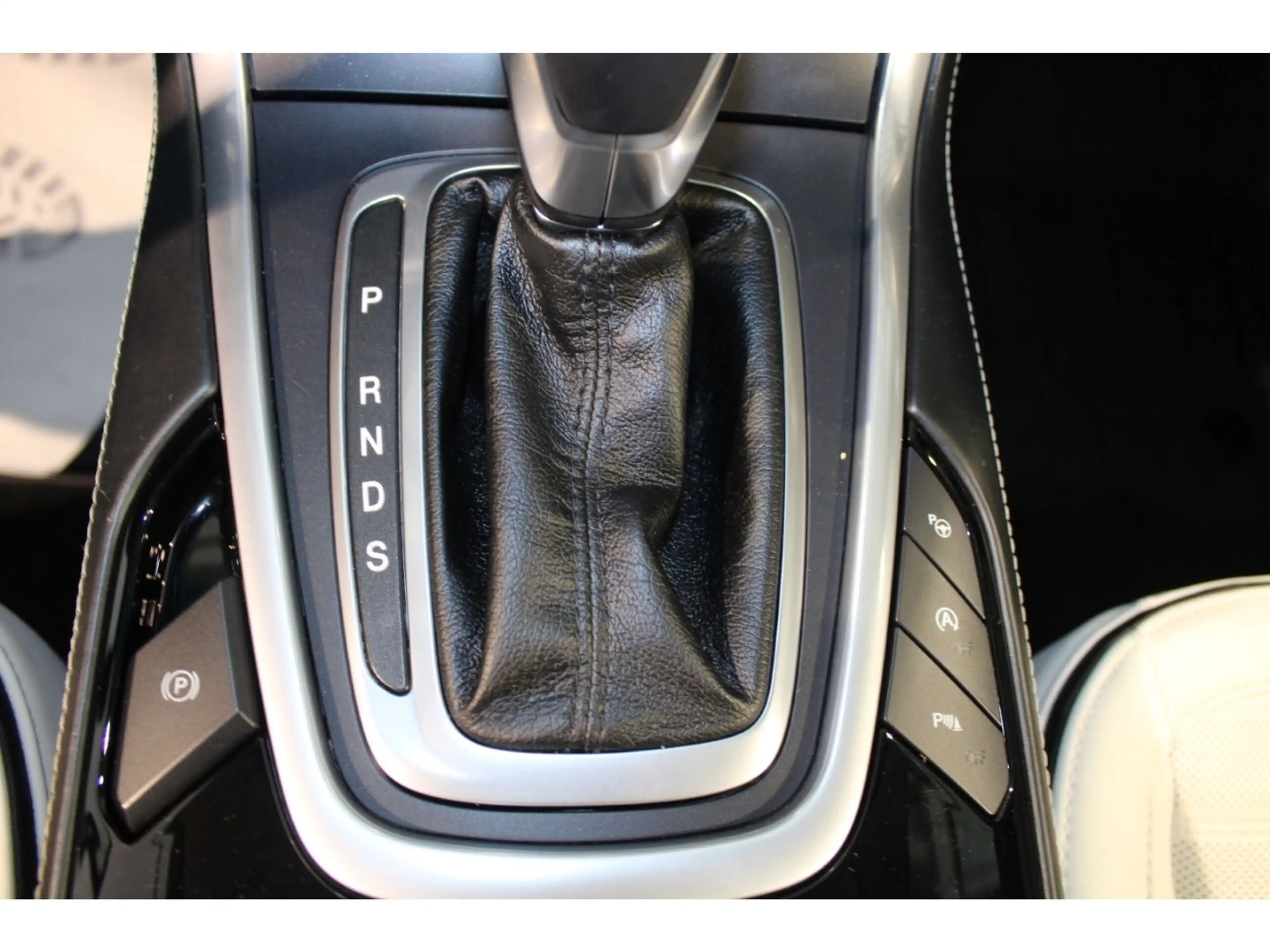 Ford Edge Vignale 4x4 El. Panodach Navi Leder Memory — photo 9