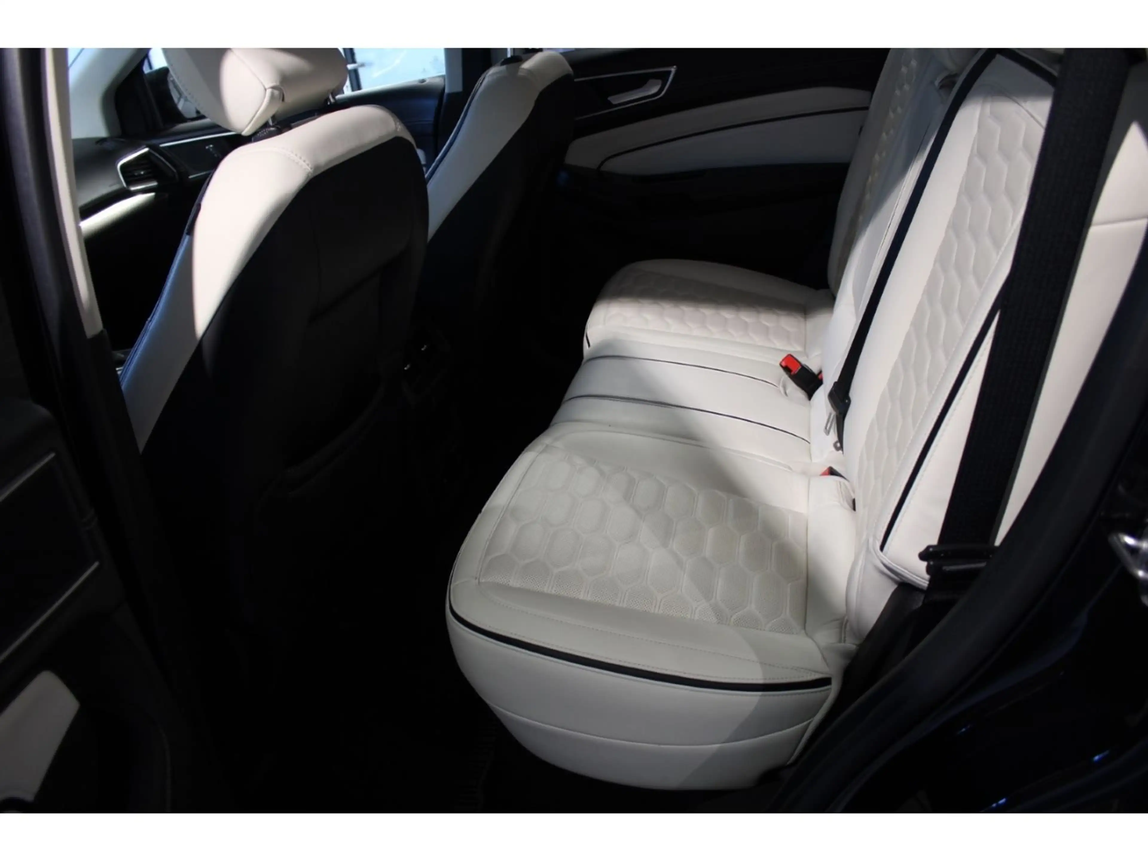 Ford Edge Vignale 4x4 El. Panodach Navi Leder Memory — photo 6