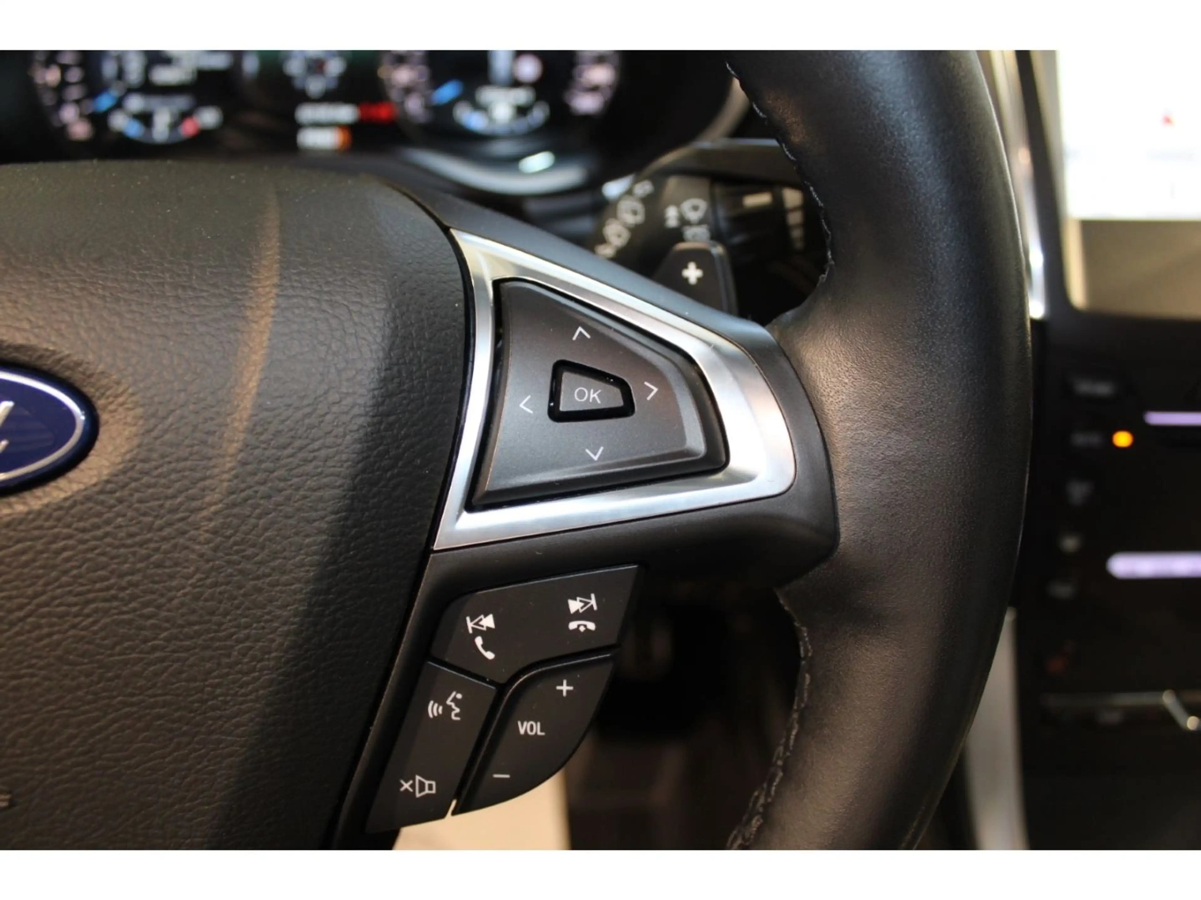 Ford Edge Vignale 4x4 El. Panodach Navi Leder Memory — photo 13