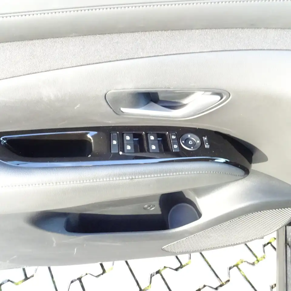 Hyundai TUCSON 1.6 T-GDi 48V-Hybrid 4WD DCT Trend Kamera Navi Alu 8
