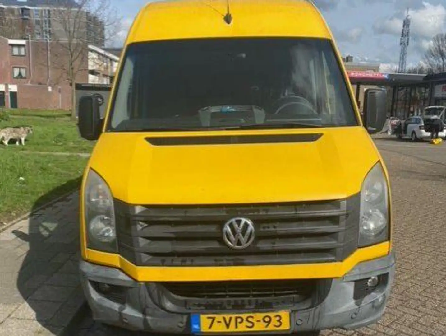 Volkswagen Crafter 30 2.5 TDI L2H2 Yellow - 1