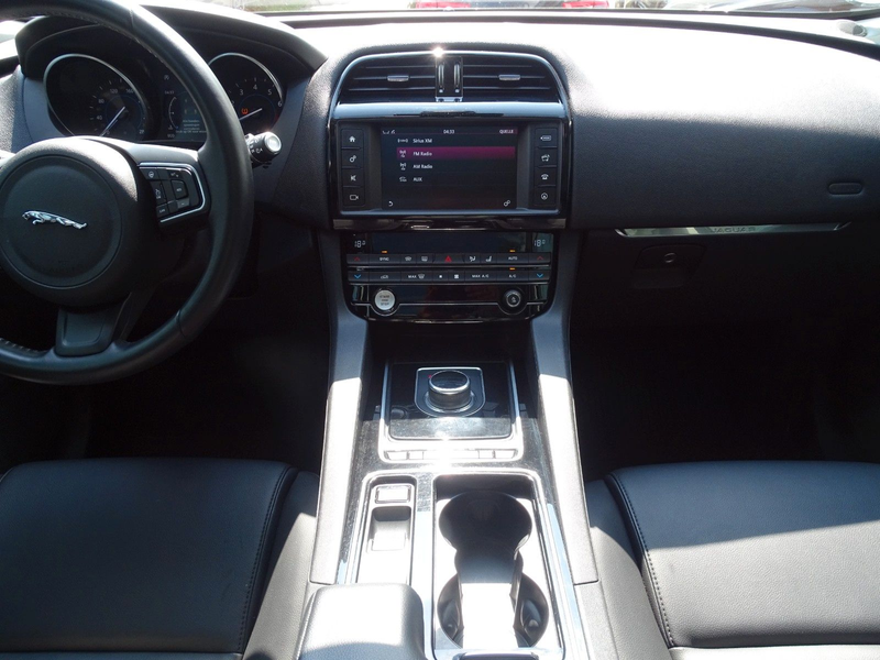 Jaguar F-Pace R-Sport AWD AMBIENTEBEL. KAMERA 20"ZOLL — photo 11