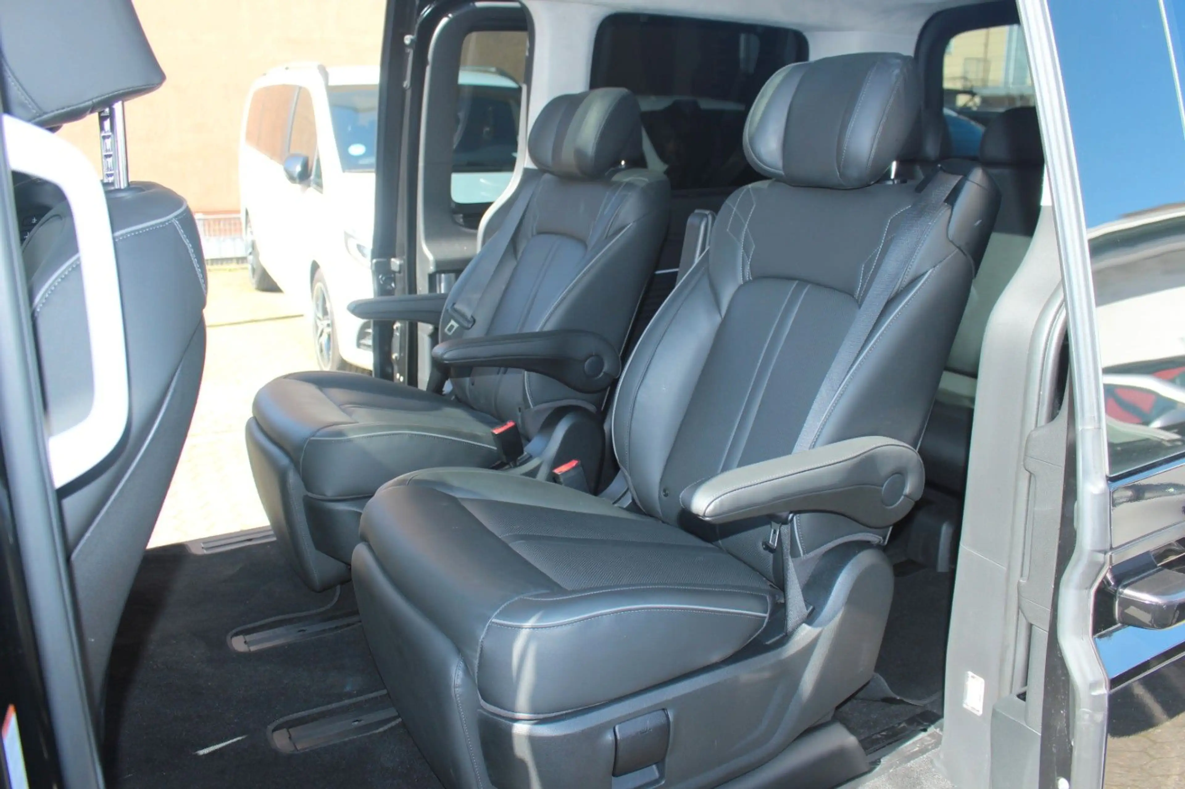 Hyundai STARIA Signature 2WD 7Sitzer/Memory/Head-Up/VOLL — photo 13